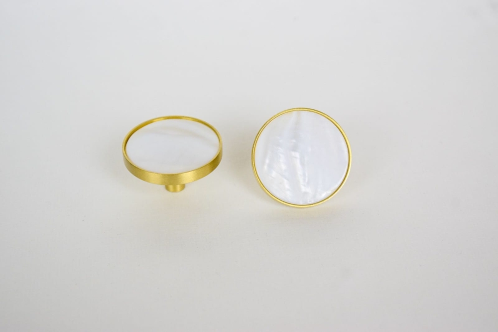 Pair of Round Model Shell Handles - Pair of rose quartz knobs